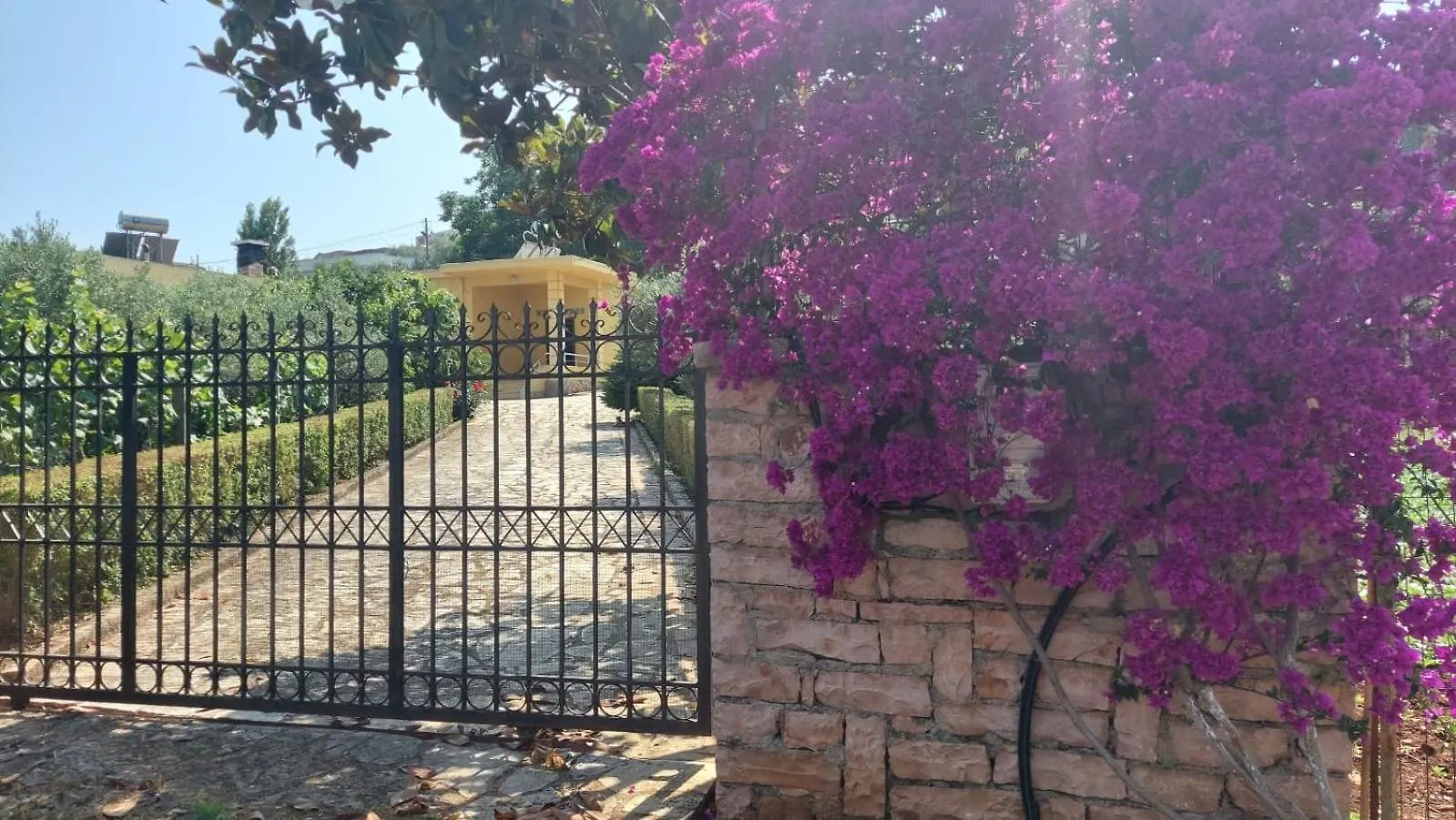 Village Home Next To The Sea Sarandë
